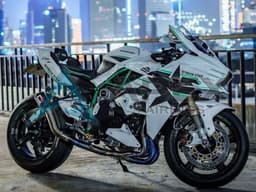 White with Green Lines - Kawasaki Ninja H2 (2015-2022) ABS Fairings | Apex Fairings — view 1